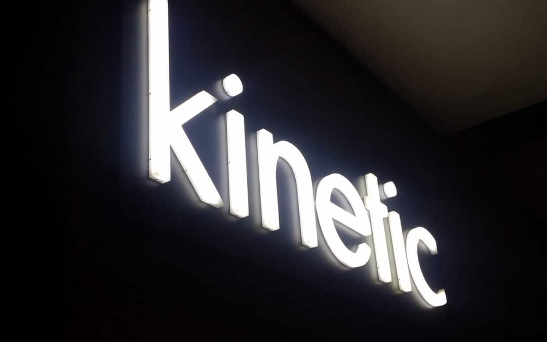 Da a tu negocio un estilo elegante con las letras corpóreas.