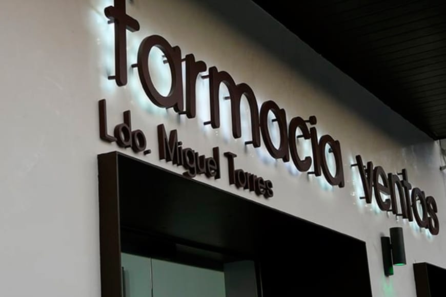 Cómo dar un toque elegante a tu negocio con letras luminosas