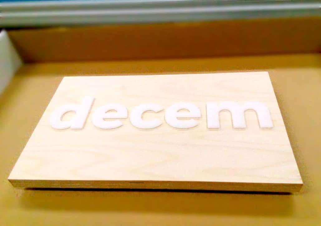 Anuncios de madera para una comunicación natural