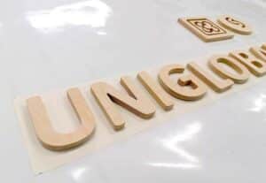 Letras corpóreas de madera mediante fresadora CNC